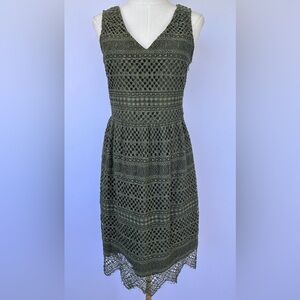 Banana Republic Women’s Crochet Lace Dress‎ Olive V-Neck Sleeveless Size 4